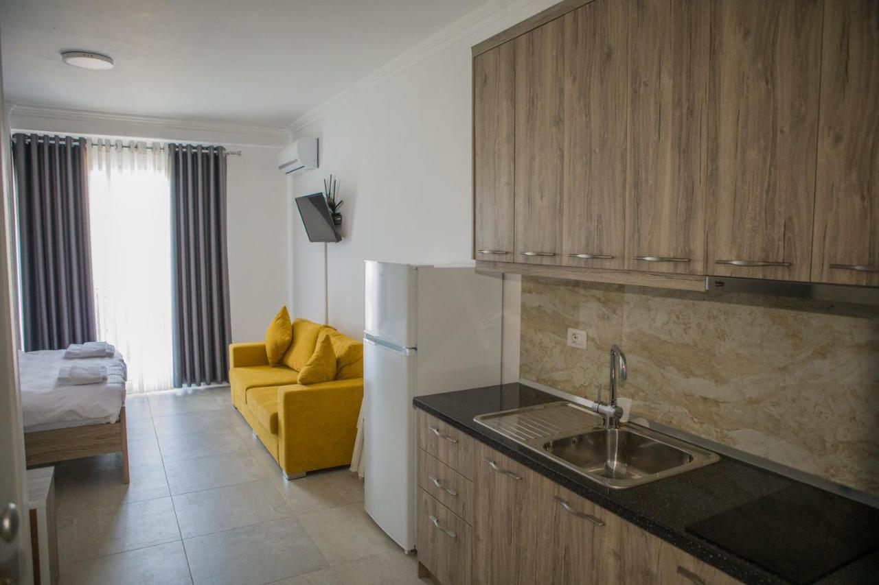 Sòluna Apartments Shëngjin Esterno foto