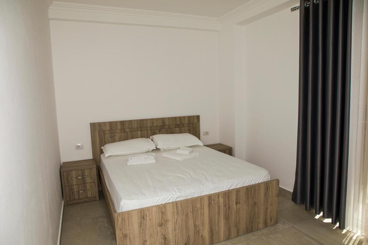 Sòluna Apartments Shëngjin Esterno foto