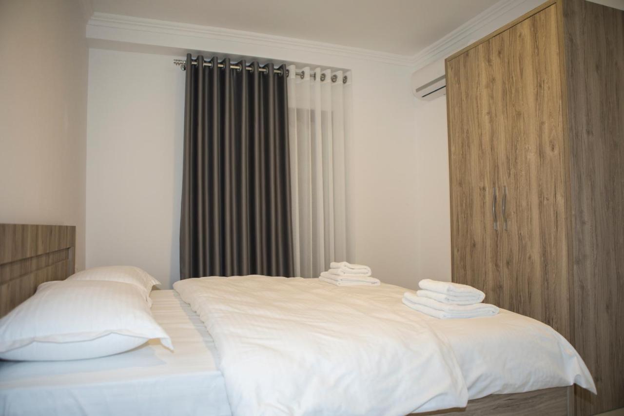 Sòluna Apartments Shëngjin Esterno foto