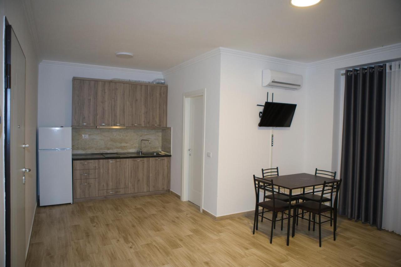 Sòluna Apartments Shëngjin Esterno foto